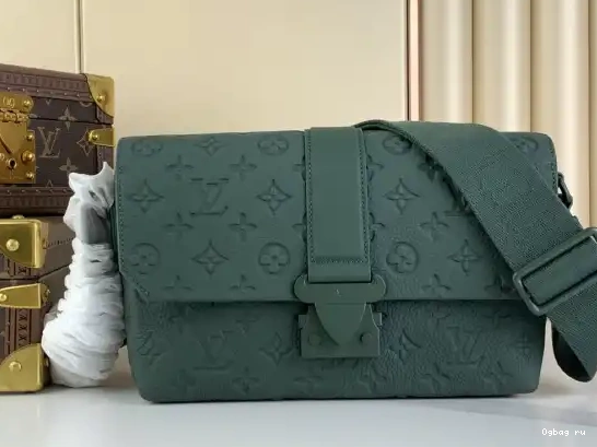 S-Cape LOUIS Messenger-28*16*10cm VUITTON 0619
